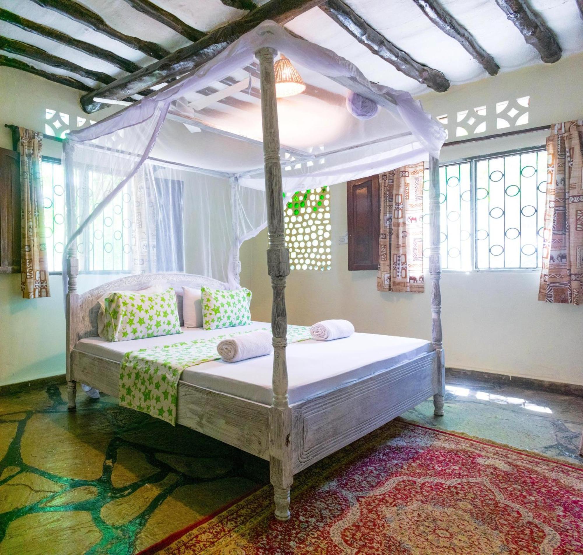 Soul Breeze Beach Resort Диани-Бич Экстерьер фото